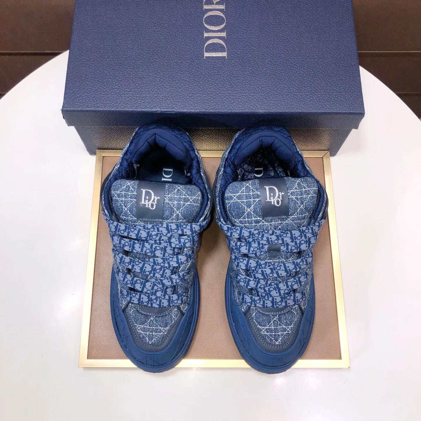 Ex-factory price: 800💶 (top original order) Brand: Dior (Dior) Standard code: Men's size 39-44 (45 customized) Grade: Same as the official website Material: Top original cowhide stitched together Original wear-resistant and lightweight outsole Style category: Fashionable casual shoes Distinguished luxury brand elements top luxury Color: Color of the actual picture